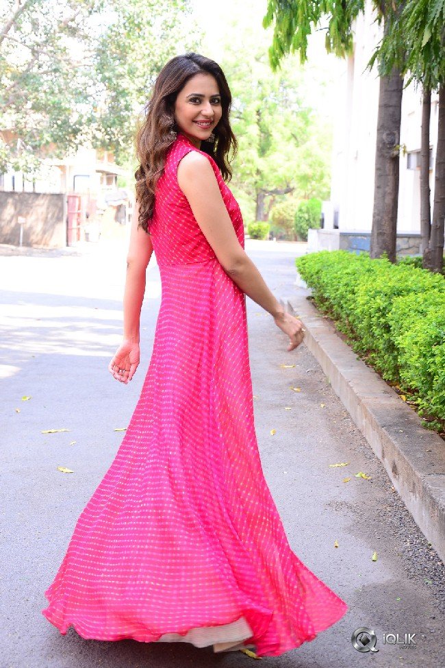 Rakul-Preet-Singh-New-Photos